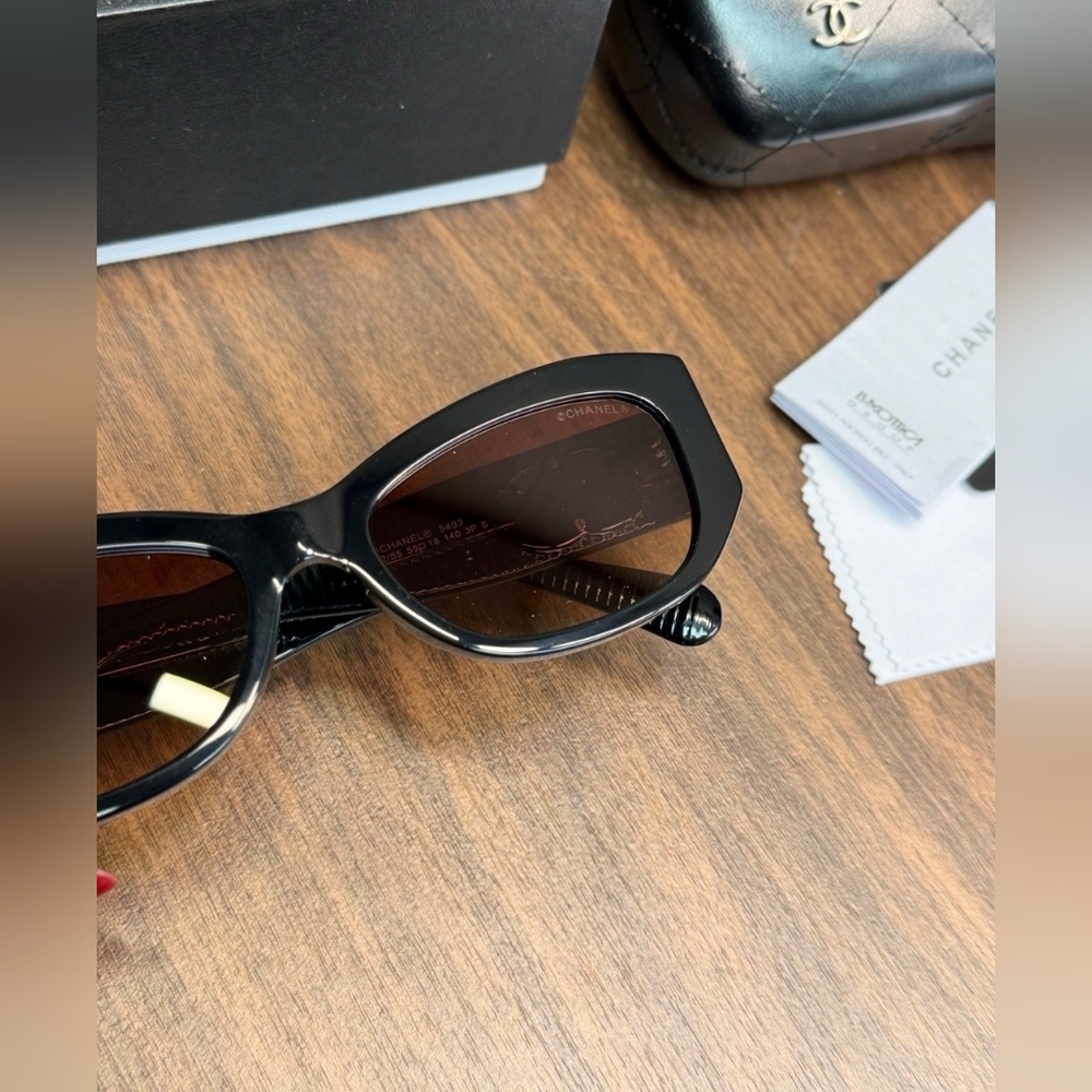CHANEL SUNGLASSES - Picture 6 of 9